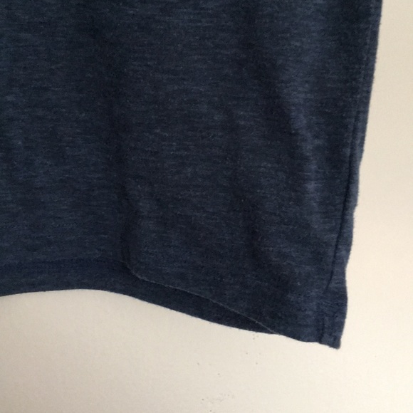 Gap.  Short sleeve V-Neck T-Shirt.  Medium - Picture 5 of 5